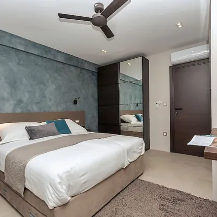 Rent this 3 bed house on 21325 Tučepi