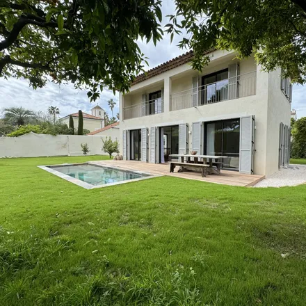 Rent this 3 bed house on 20 Boulevard Maréchal Juin in 06160 Antibes, France