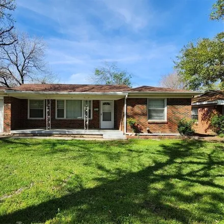 Rent this 3 bed house on 5604 Durham Avenue in Fort Worth, TX 76114