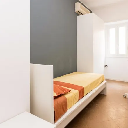 Rent this 6 bed room on Lungotevere fitness in Lungotevere degli Artigiani, 16