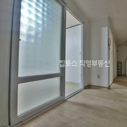 Rent this 2 bed apartment on 서울특별시 강남구 역삼동 728-24