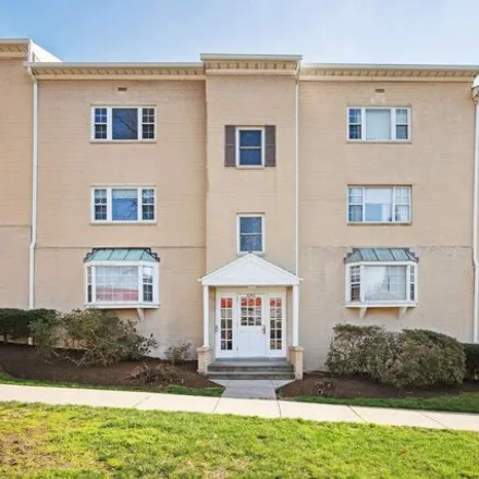 Buy this 1 bed condo on 6243 Wilson Boulevard in Seven Corners, Falls Church