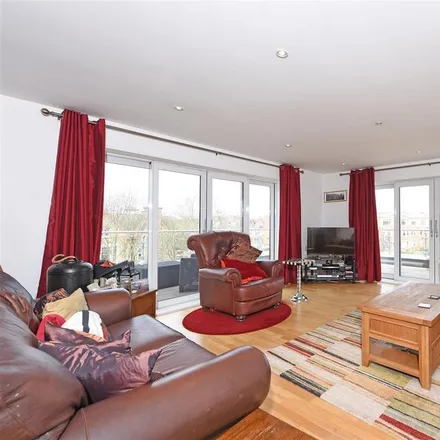 Rent this 2 bed apartment on Mercury Mansions in Dryburgh Road, London