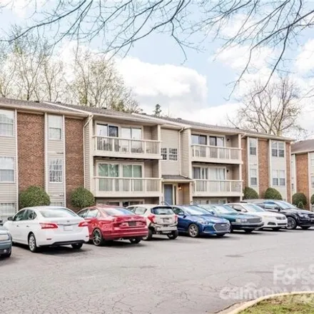 Buy this 847 bed condo on 1620 Arlyn Circle in Charlotte, NC 28213