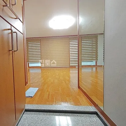 Rent this studio apartment on 서울특별시 강남구 역삼동 690-2