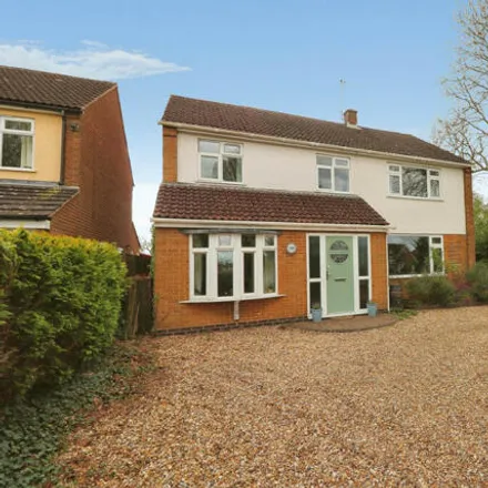 Buy this 4 bed house on Scots Close in Bilton, CV22 7QY