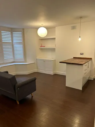 Image 2 - 5 Benbow Road, London, W6 0AT, United Kingdom - Apartment for rent