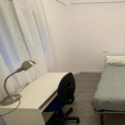 Rent this 2 bed room on Colegio de Educación Infantil y Primaria Bravo Murillo in Calle Islas Cíes, 11