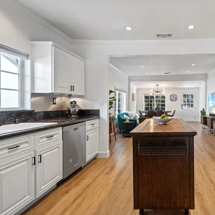 Image 5 - 2151 Clinton Street, Los Angeles, CA 90026, USA - House for sale