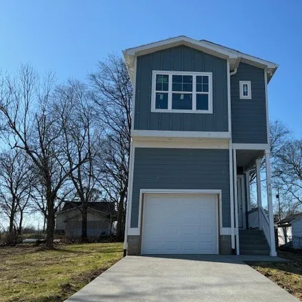 Buy this 4 bed house on 611 North Council Avenue in Gallatin, TN 37066