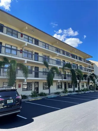 Buy this 2 bed condo on Rowlett Middle Academy in 400 30th Avenue West, Bradenton