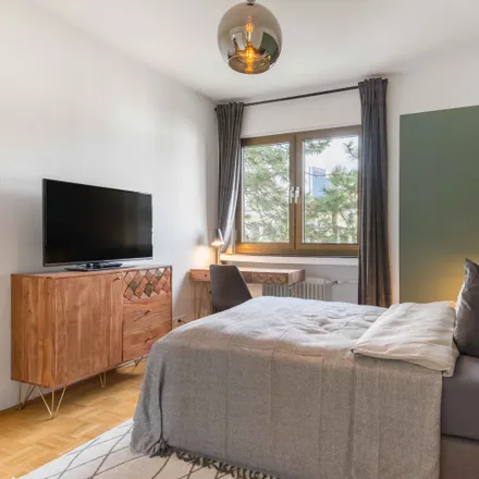 Rent this 1 bed apartment on Kettenhofweg 75 in 60325 Frankfurt, Germany