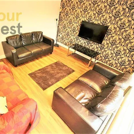 Image 2 - 22 Langdale Avenue, Leeds, LS6 3EZ, United Kingdom - Townhouse for rent