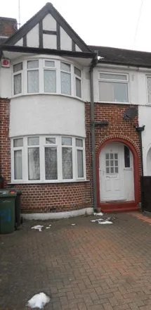 Rent this 3 bed townhouse on Willow Way in Luton, LU3 2SA