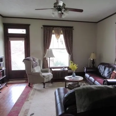 Image 3 - 562 East 5th Street, Mount Vernon, IN 47620, USA - House for sale