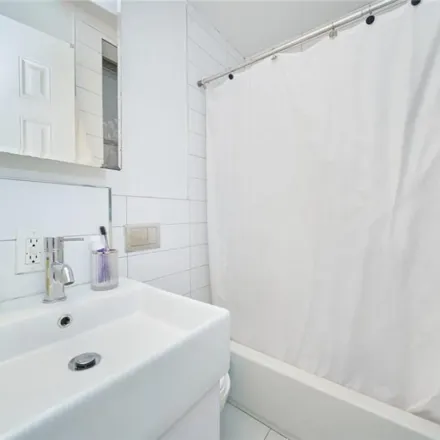 Image 7 - 410 East 64th Street, New York, NY 10065, USA - Apartment for rent