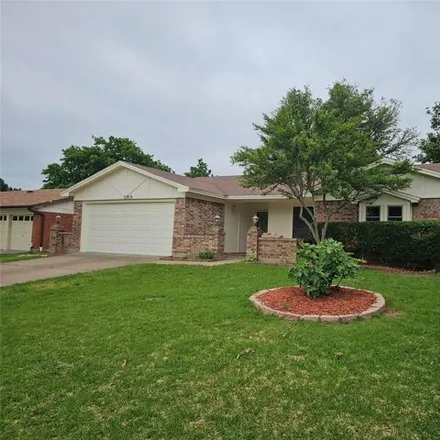 Image 3 - 2323 Wilmer Drive, Grand Prairie, TX 75052, USA - House for sale
