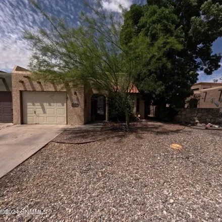 Buy this 3 bed house on 1919 Briarwood Lane in Las Cruces, NM 88005