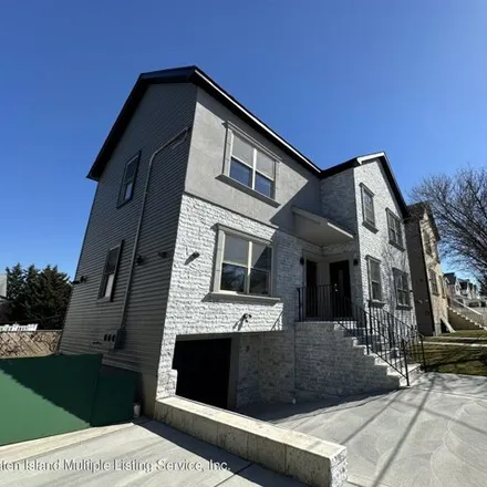 Buy this 5 bed house on 109 Yetman Avenue in New York, NY 10307