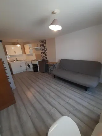 Image 3 - Brierley Avenue, London, N9 8PP, United Kingdom - Apartment for rent