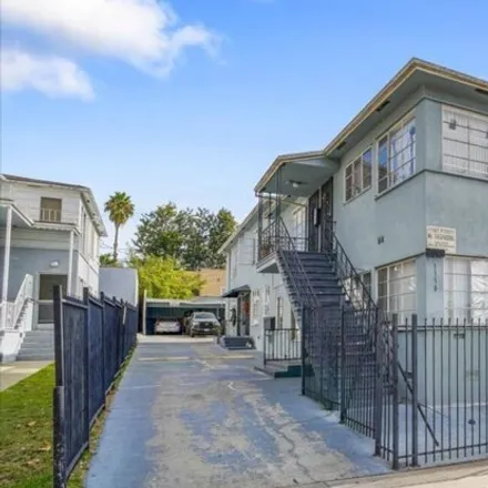 Buy this studio house on 1358 South Cochran Avenue in Los Angeles, CA 90019