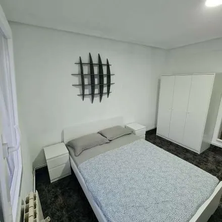 Rent this 4 bed apartment on Calle Berenguer de Bardají in 45, 50017 Zaragoza
