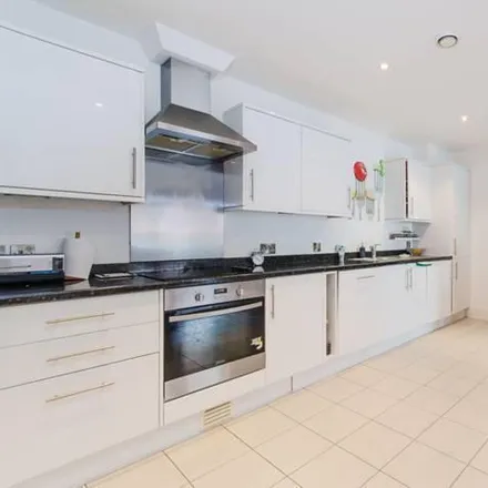 Rent this 3 bed apartment on Pinnacle Tower in Fulton Road, London