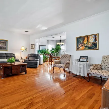 Image 4 - 171-05 Crocheron Avenue, New York, NY 11358, USA - House for sale