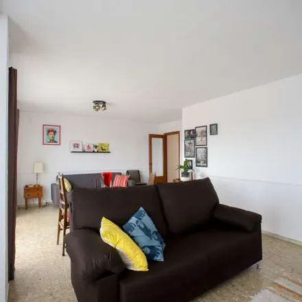 Rent this 4 bed apartment on Máquina Bikes in Avinguda del Cid, 68