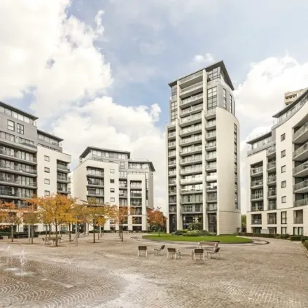 Rent this 2 bed apartment on Metropolitan House in Pump House Crescent, London