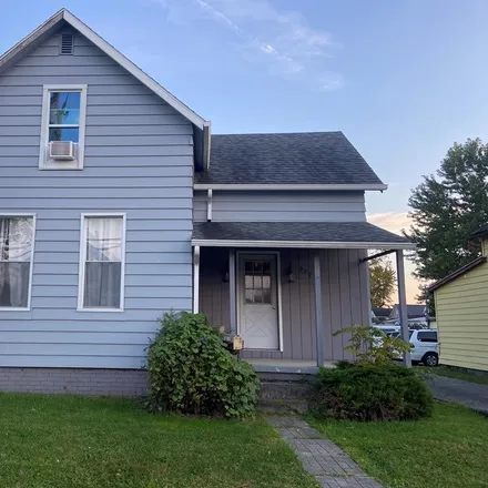 Buy this 2 bed house on 927 Woodlawn Avenue in Bucyrus, OH 44820