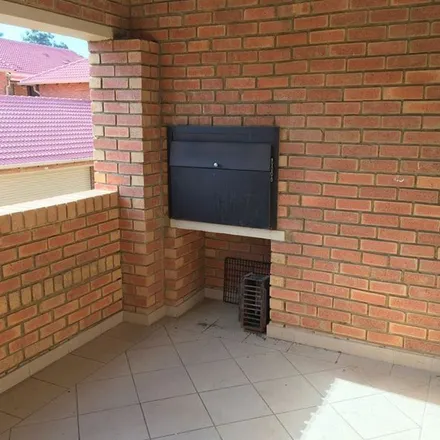 Rent this 3 bed townhouse on The Park Shopping Centre in 859 Barnard Street, Elarduspark