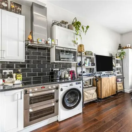 Image 1 - 211 Stephendale Road, London, SW6 2PW, United Kingdom - Apartment for sale