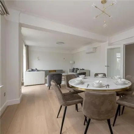 Image 4 - Chesterfield House, Chesterfield Gardens, London, W1J 7TL, United Kingdom - Room for rent