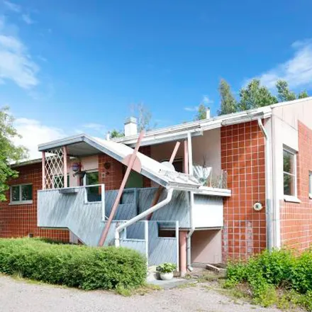Rent this 4 bed apartment on Seunalantie in 00730 Helsinki, Finland