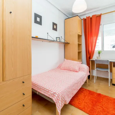 Rent this 4 bed room on Carrer de la Ciutat de Mula in 14, 46021 Valencia
