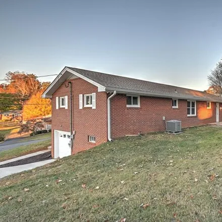 Buy this 3 bed house on 437 Monte Vista Drive in East Kingsport, Sullivan County