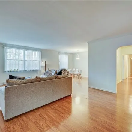 Image 7 - 3208 Warrensville Center Road, Shaker Heights, OH 44122, USA - Apartment for rent