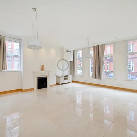 Rent this 3 bed apartment on 106-116 Park Street in London, W1K 6RD