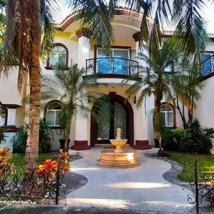 Buy this 5 bed house on Privada Túnez in 77506 Cancún, ROO