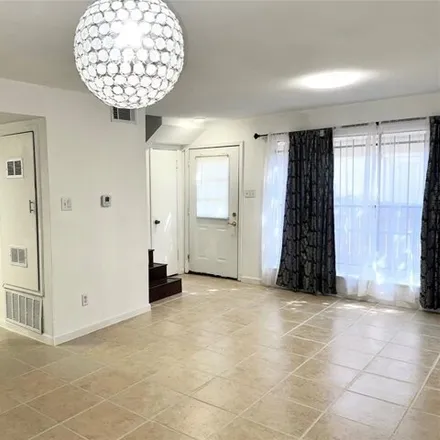 Image 9 - 7075 Bissonnet Street, Houston, TX 77074, USA - Condo for sale