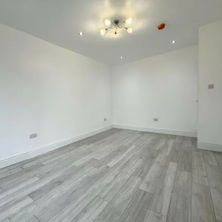 Rent this 3 bed townhouse on Luxor Street in Leeds, LS8 5BJ