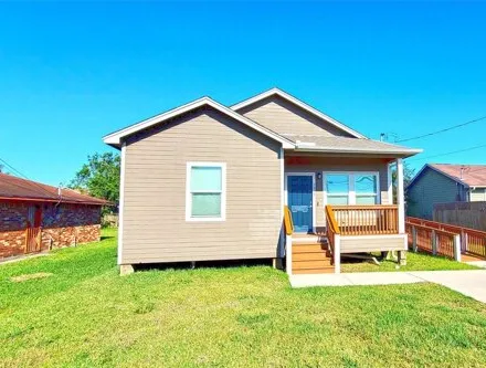 Rent this 2 bed house on 2809 Avenue C in Dickinson, Texas