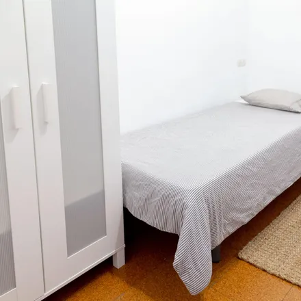 Rent this 3 bed room on Parking Muntaner Tavern - Promoparc in Carrer de Tavern, 49
