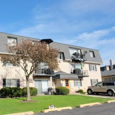 Buy this 2 bed condo on 1375 Baldwin Court in Palatine, IL 60074