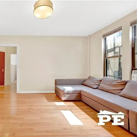 Image 2 - 1885 West 9th Street, New York, NY 11223, USA - Townhouse for sale