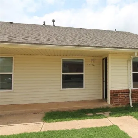 Rent this 2 bed house on 1318 Glen Oaks Court in Norman, OK 73071