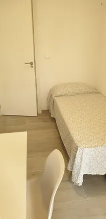 Rent this 4 bed room on Madrid in Parroquia Santas Justa y Rufina, Calle de Santa Aurea