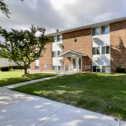 Buy this 2 bed condo on 1106 South 7th Street in Sheboygan, WI 53081