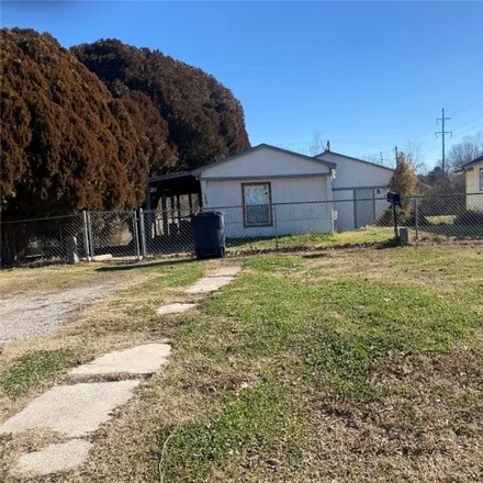 Buy this 2 bed house on 1282 South Wewoka Avenue in Wewoka, OK 74884